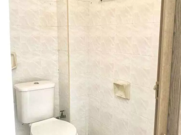 B&l Islanders Inn   Hostel