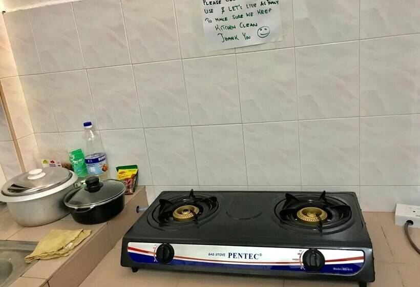 B&l Islanders Inn Hostel