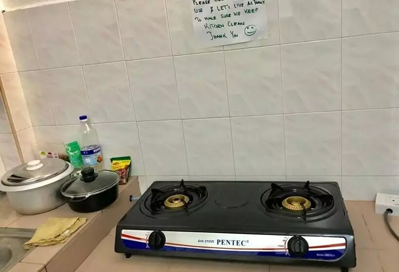 B&l Islanders Inn   Hostel