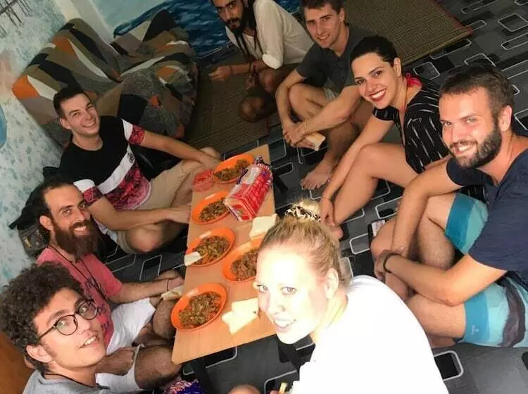 B&l Islanders Inn   Hostel