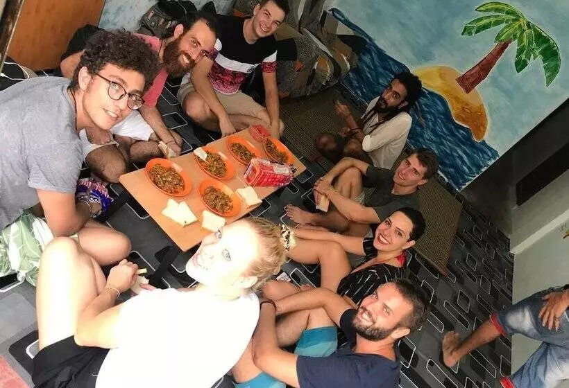 B&l Islanders Inn   Hostel