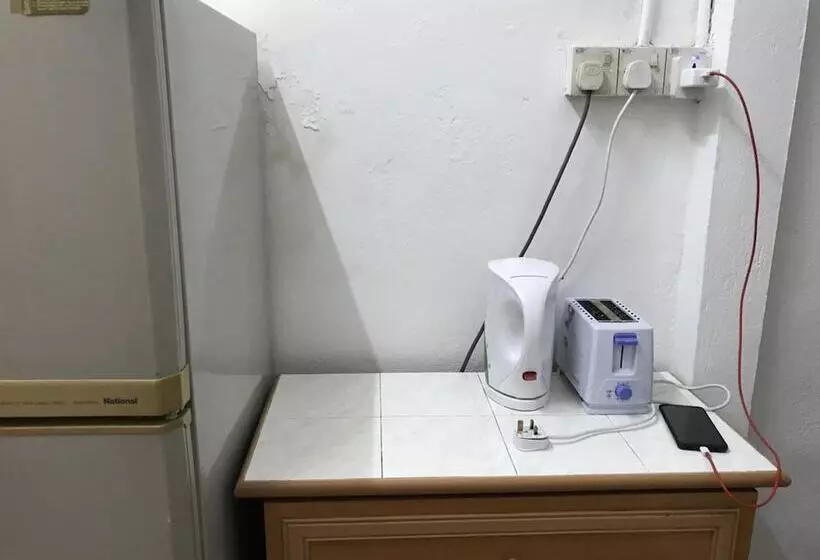 B&l Islanders Inn   Hostel