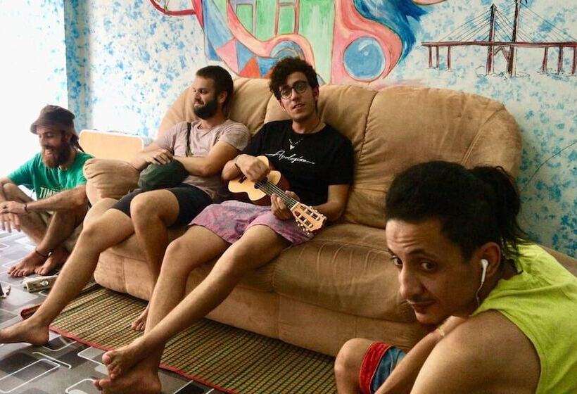 B&l Islanders Inn Hostel