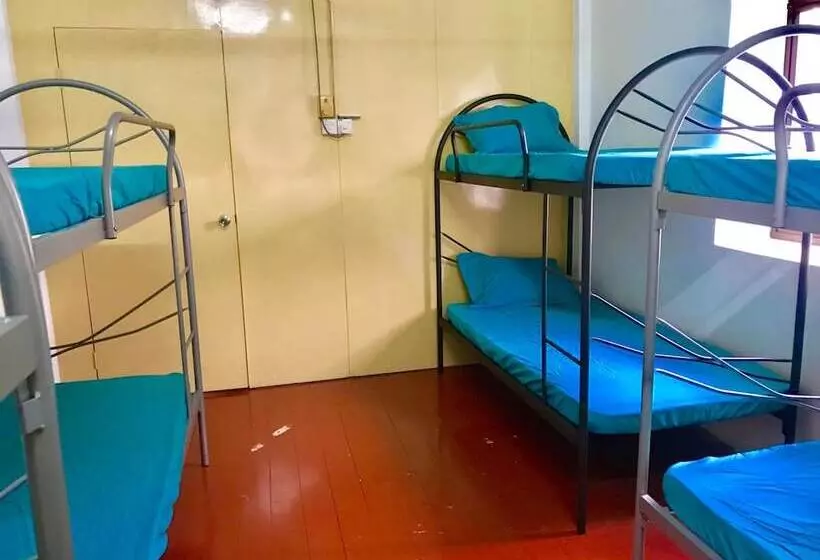 B&l Islanders Inn   Hostel