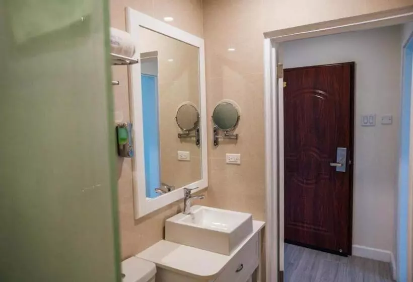 هتل Maxwell Del Mar