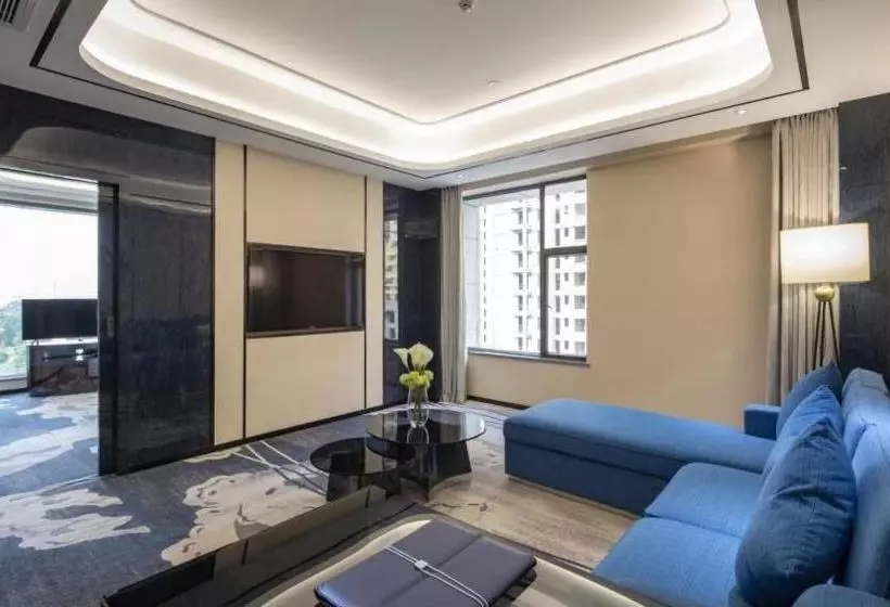 Hotelli Ramada By Wyndham Mengzi Suites