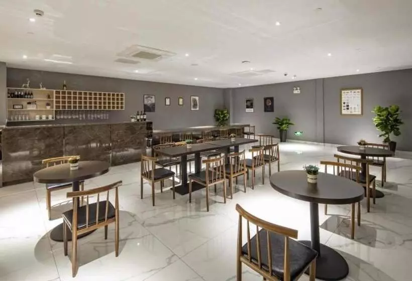 Hotelli Ramada By Wyndham Mengzi Suites