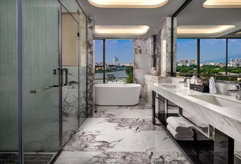 Hotelli Ramada By Wyndham Mengzi Suites