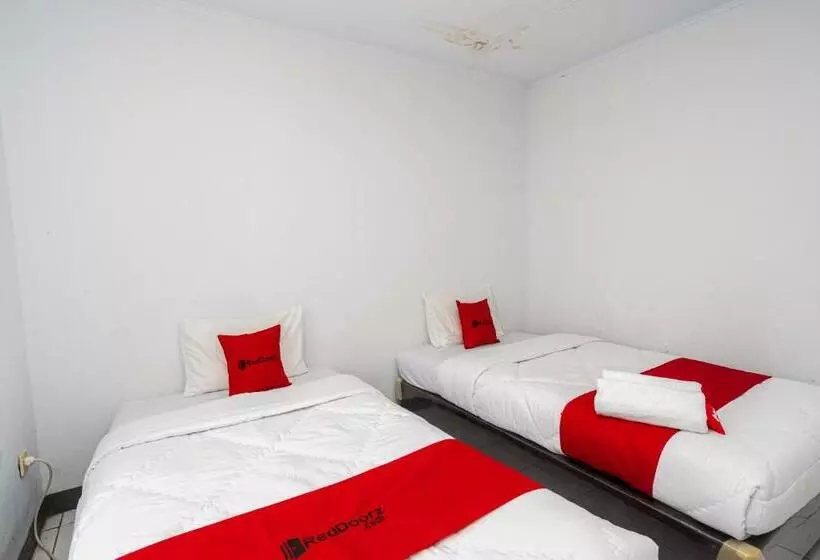 Majatalo Reddoorz Syariah Near Rsud Cimacan