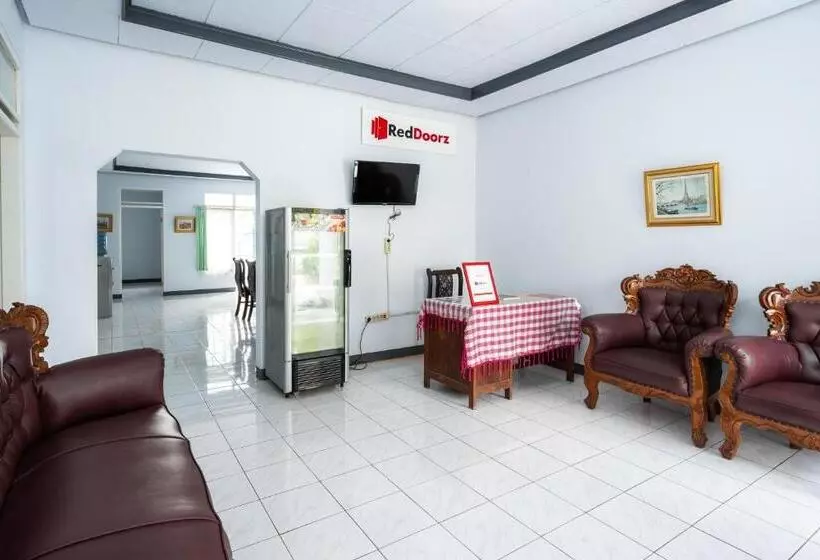 Majatalo Reddoorz Syariah Near Rsud Cimacan