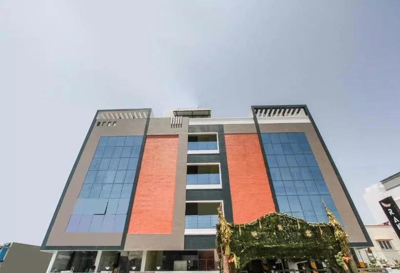 هتل Capital O 48497 Raksha Grand