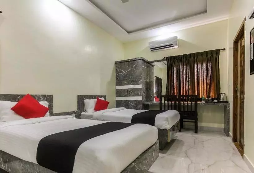 هتل Capital O 48497 Raksha Grand