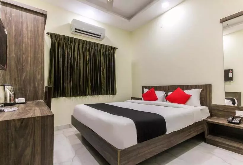 هتل Capital O 48497 Raksha Grand
