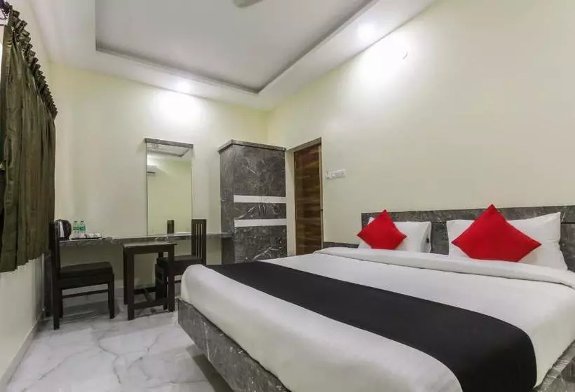 هتل Capital O 48497 Raksha Grand