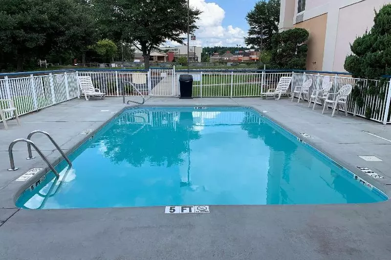 هتل Country Inn & Suites By Radisson, Fayetteville I95, Nc