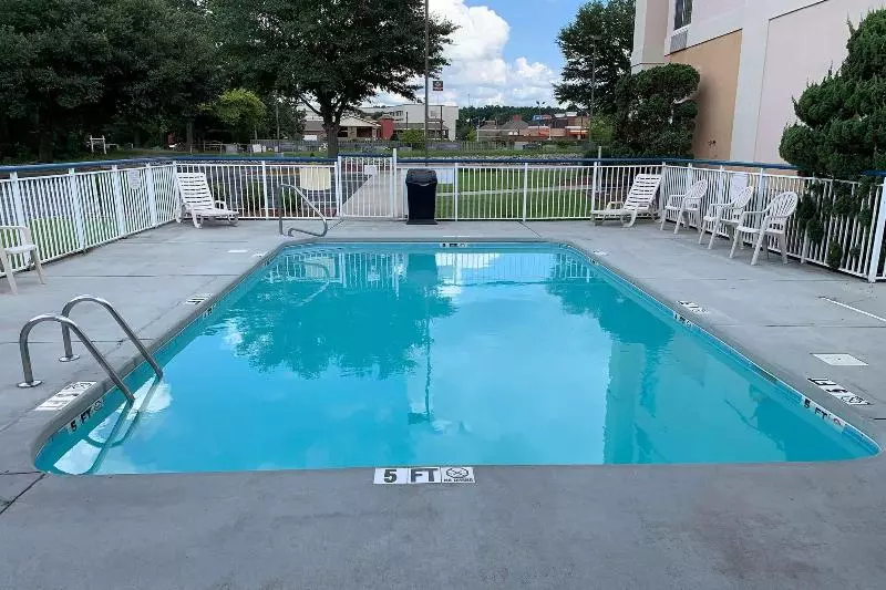 هتل Country Inn & Suites By Radisson, Fayetteville I95, Nc