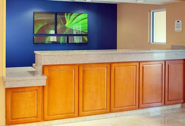 هتل Country Inn & Suites By Radisson, Fayetteville I95, Nc