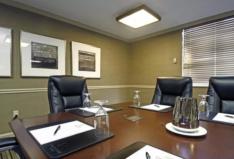 בית מלון כפרי Ethan Allen