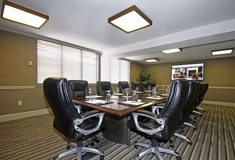 בית מלון כפרי Ethan Allen