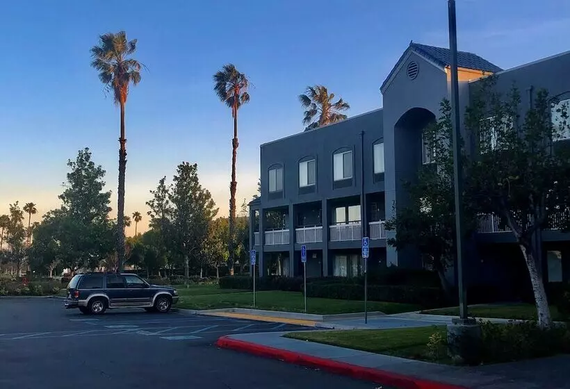 Surestay Hotel By Best Western Ontario Airport