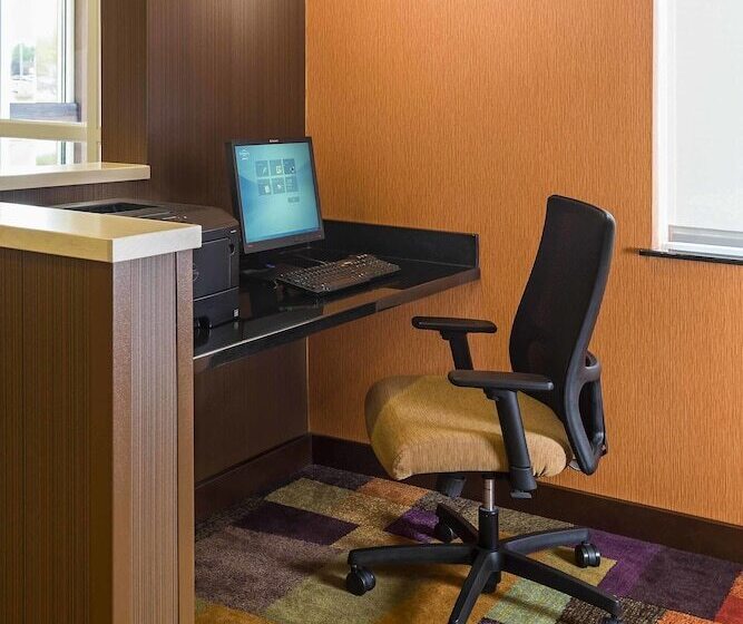 Отель Fairfield Inn & Suites Holland