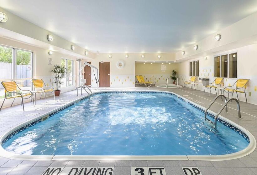 Отель Fairfield Inn & Suites Holland