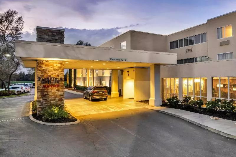 Отель Fairfield Inn By Marriott Lumberton