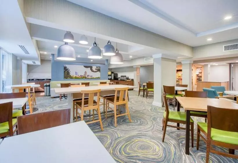 Отель Fairfield Inn & Suites Raleigh Crabtree Valley