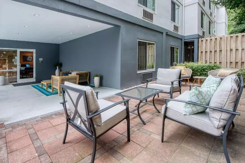 Отель Fairfield Inn & Suites Raleigh Crabtree Valley