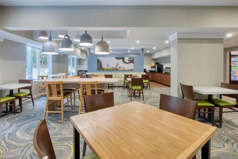 Отель Fairfield Inn & Suites Raleigh Crabtree Valley
