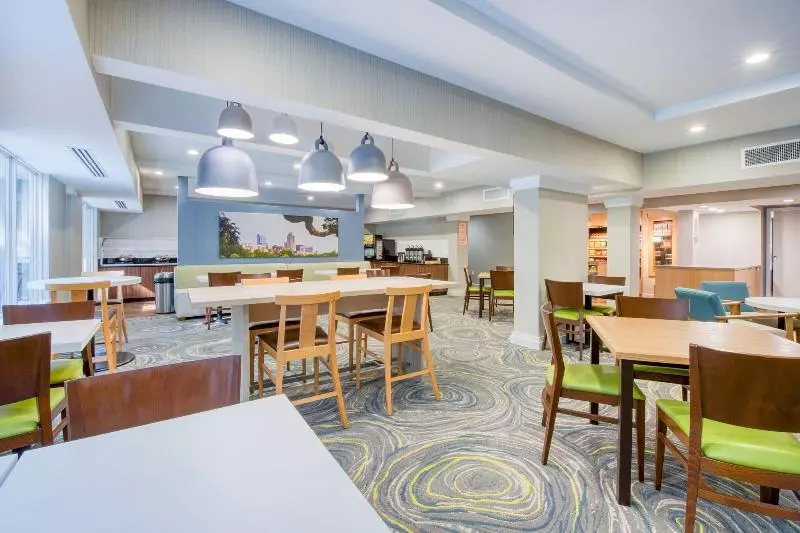 Отель Fairfield Inn & Suites Raleigh Crabtree Valley