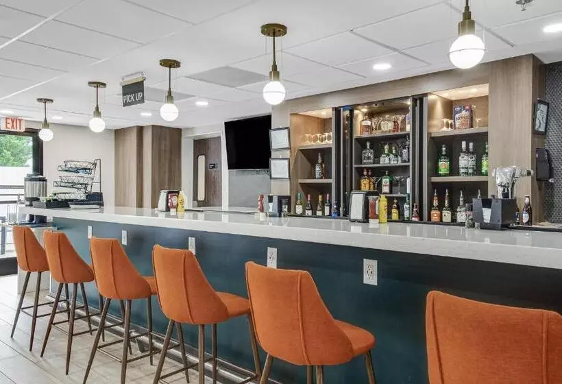 Отель Holiday Inn Spartanburg Northwest