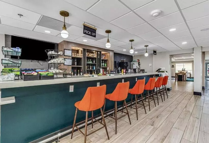 Отель Holiday Inn Spartanburg Northwest