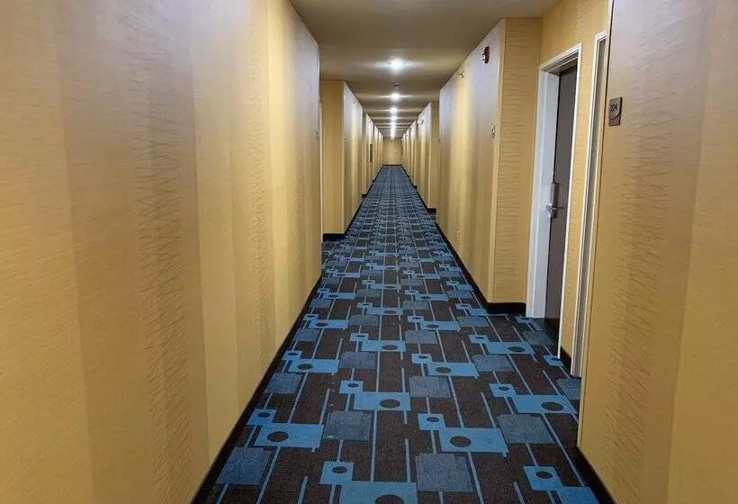 호텔 Hometowne Studios By Red Roof East Lansing   Okemos