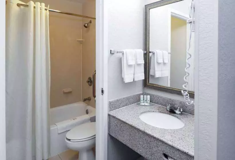 בית מלון כפרי Quality Inn Miami Airport  Doral