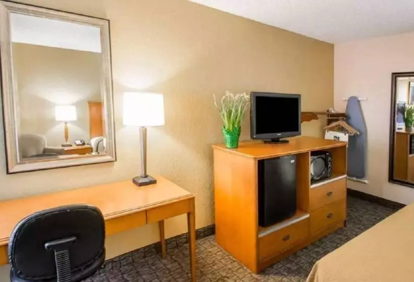 בית מלון כפרי Quality Inn Miami Airport  Doral