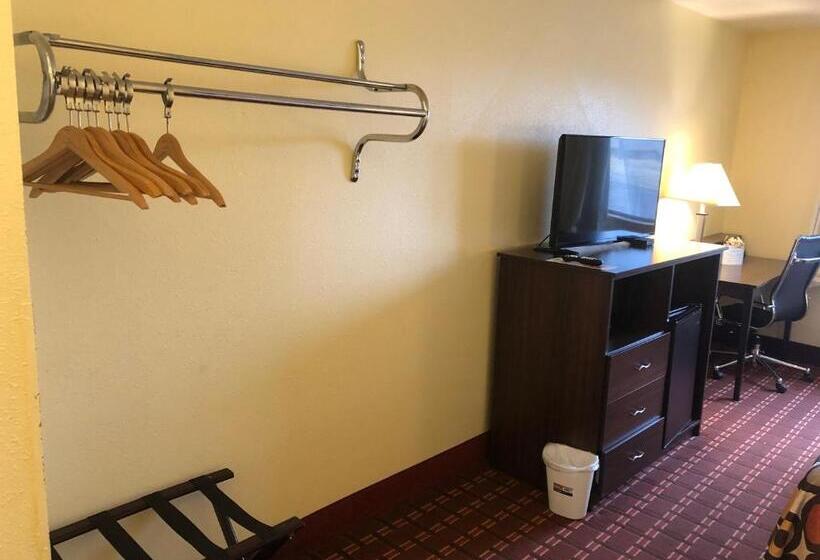 فندق Super 8 By Wyndham Plover Stevens Point Area