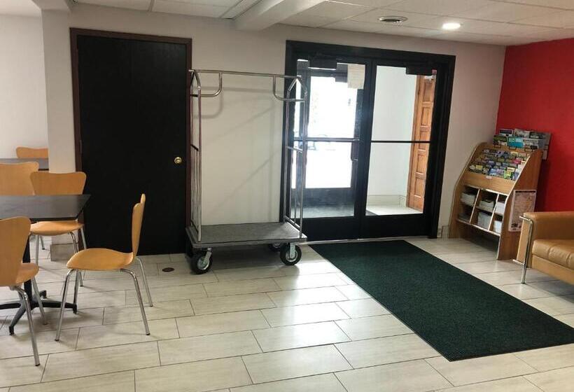 فندق Super 8 By Wyndham Plover Stevens Point Area