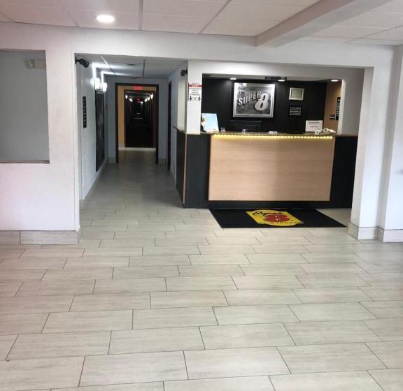 فندق Super 8 By Wyndham Plover Stevens Point Area