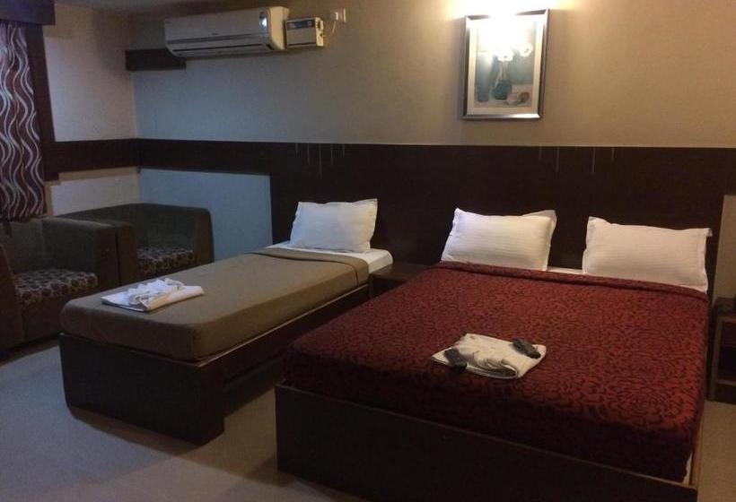 הוסטל Green Wood Inn An Executive