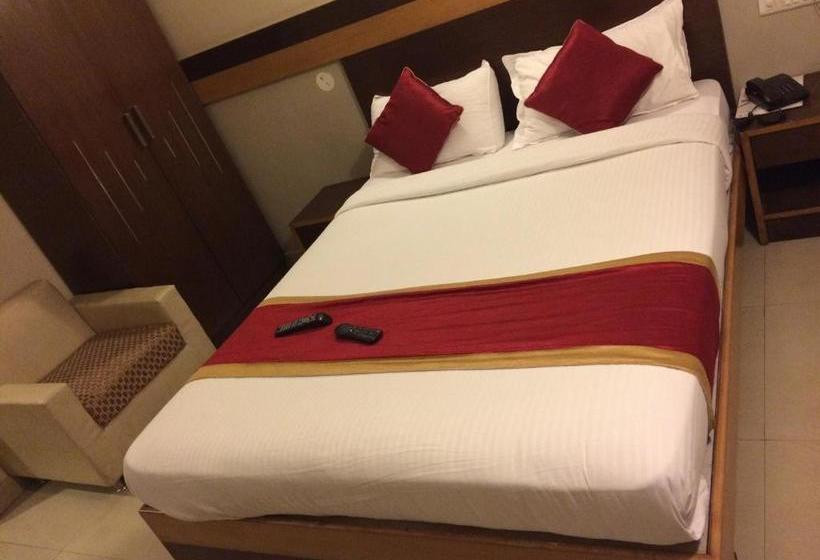 הוסטל Green Wood Inn An Executive