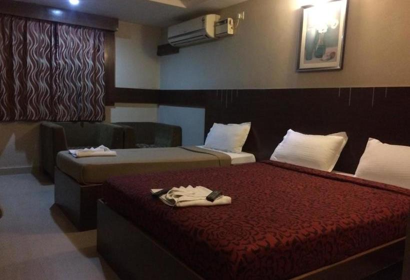 הוסטל Green Wood Inn An Executive