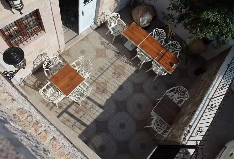 تختخواب و صبحانه Olea Leya Boutique