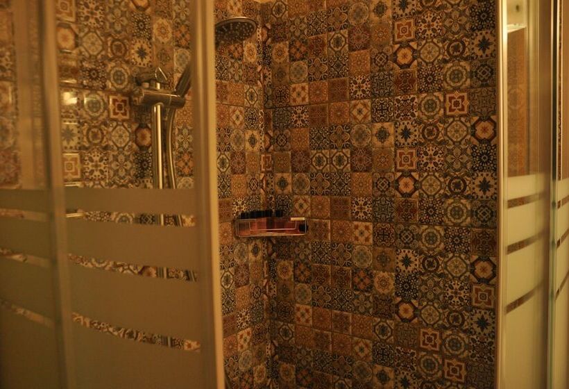 تختخواب و صبحانه Olea Leya Boutique