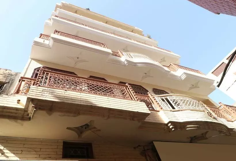 Hotelli Amrit Guest House By Oyo Rooms