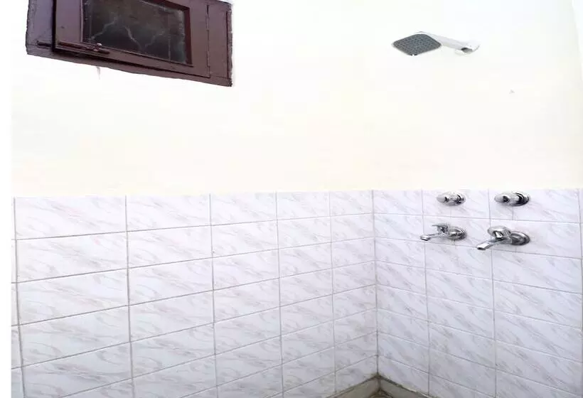 Hotelli Amrit Guest House By Oyo Rooms