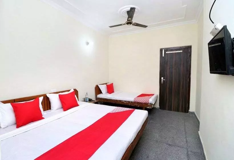 Hotelli Amrit Guest House By Oyo Rooms