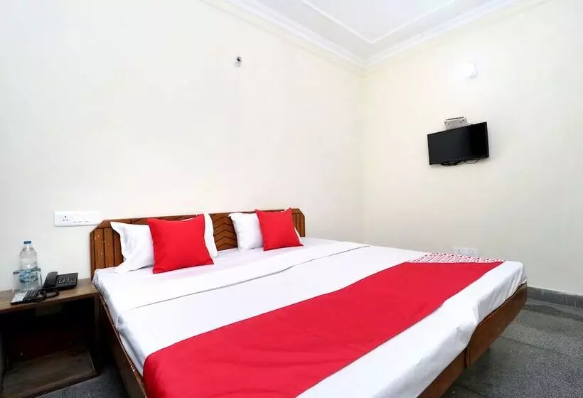 Hotelli Amrit Guest House By Oyo Rooms