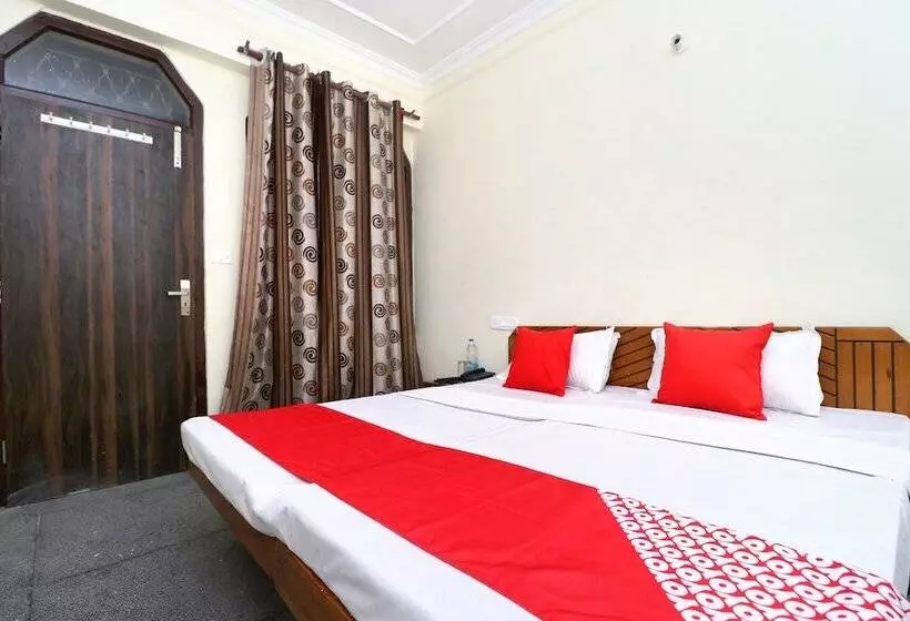 Hotelli Amrit Guest House By Oyo Rooms