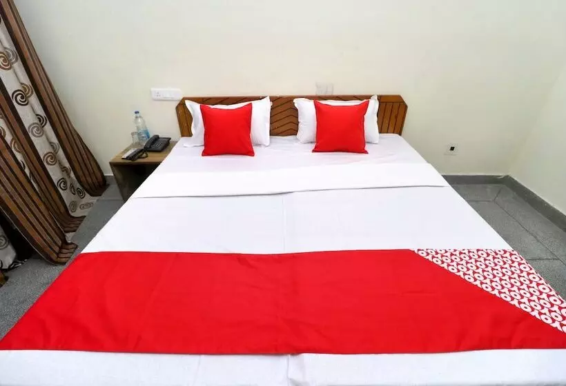 Hotelli Amrit Guest House By Oyo Rooms